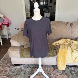 Like new navy Vuori T-shirt